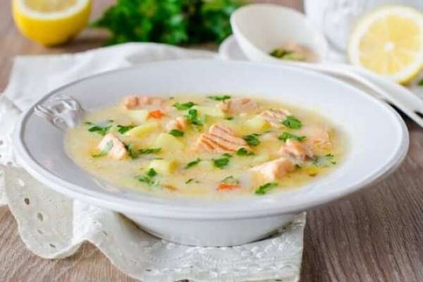 Фото к рецепту: Легкий сырный суп с лососем