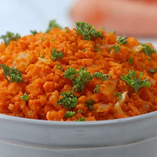 Фото к рецепту: Пряный рис с морковью