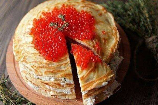 Фото к рецепту: Блинный торт с лососем
