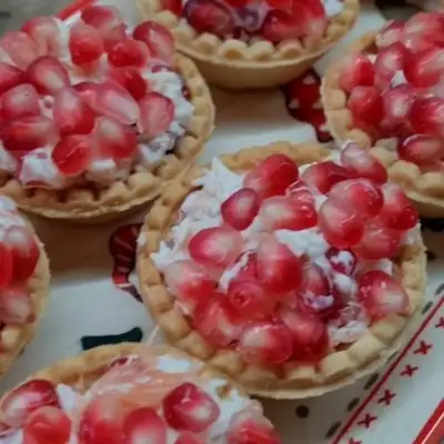 Простой салат с гранатом