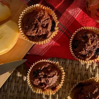 Шоколадные мафинны «яблоко и голубика»