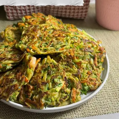 Белковые оладьи с овощами