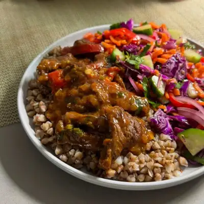 Тушеная говядина с болгарским перцем