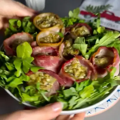 Фото к рецепту: Грибы в беконе