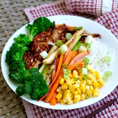 Боул с грибами в остром соусе