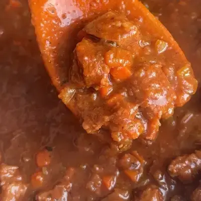 Нежнейший гуляш с бархатистым соусом