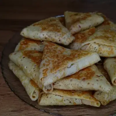 Фото к рецепту: Заварные блинчики на кефире без яиц