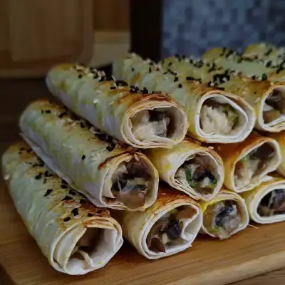 Фото к рецепту: Трубочки из лаваша с ленивым жульеном