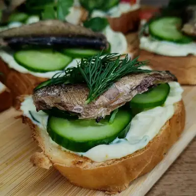 Бутерброды со шпротами